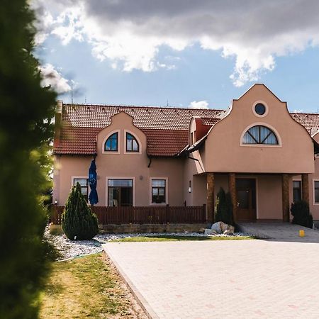 Motel Ard Sarovce Экстерьер фото