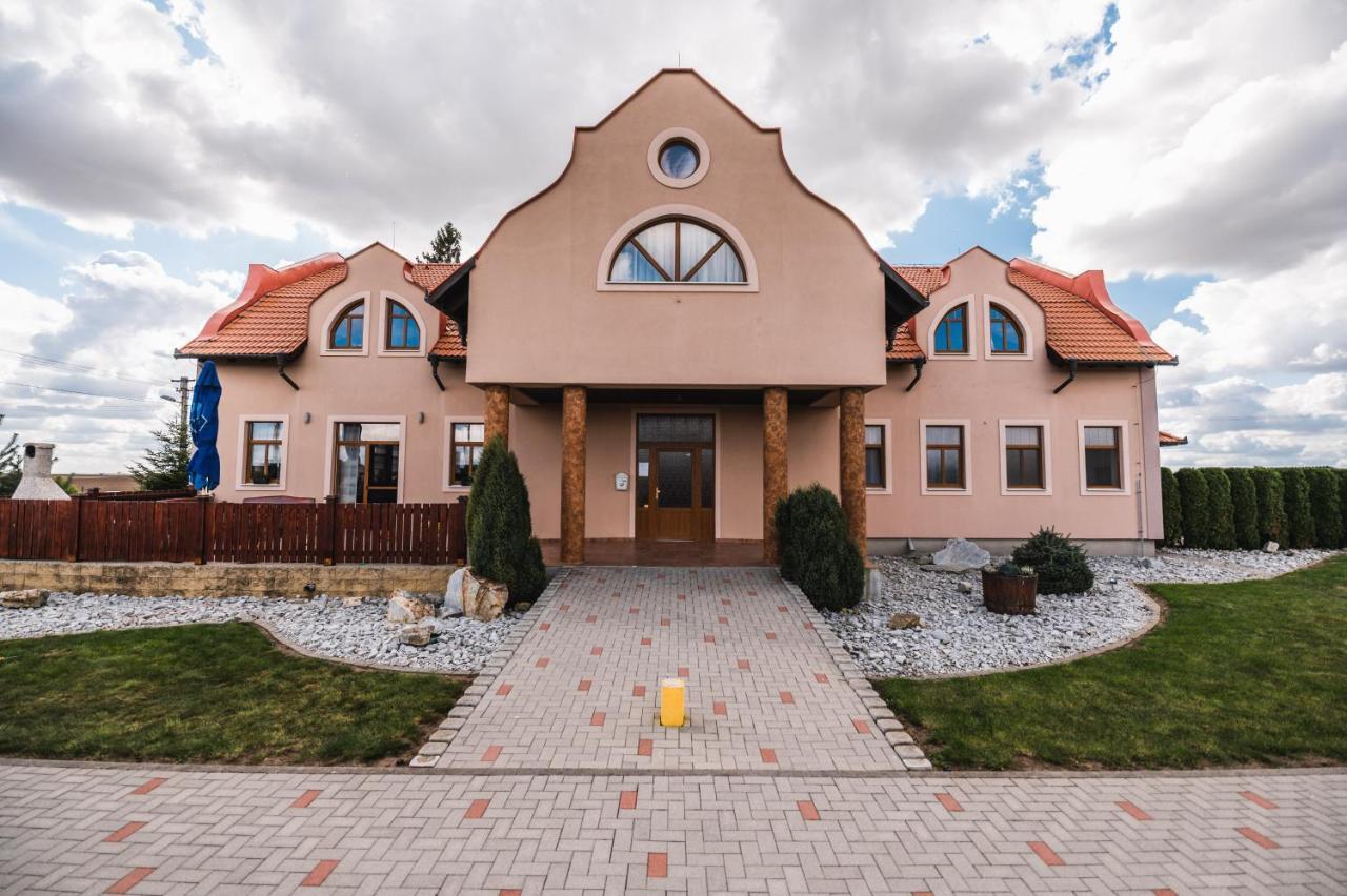 Motel Ard Sarovce Экстерьер фото