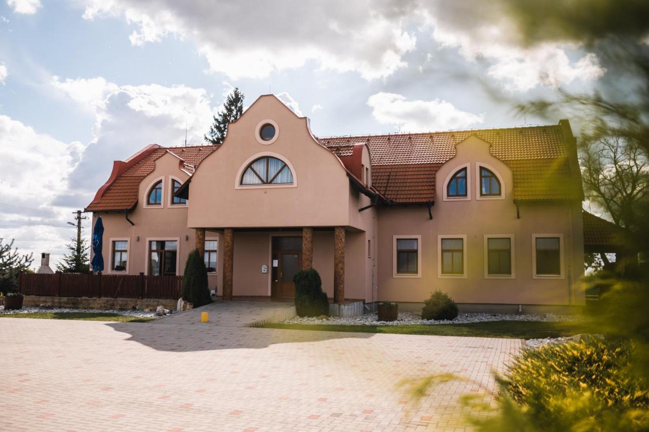 Motel Ard Sarovce Экстерьер фото