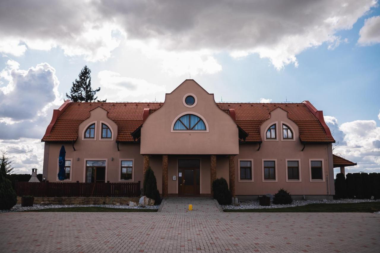 Motel Ard Sarovce Экстерьер фото